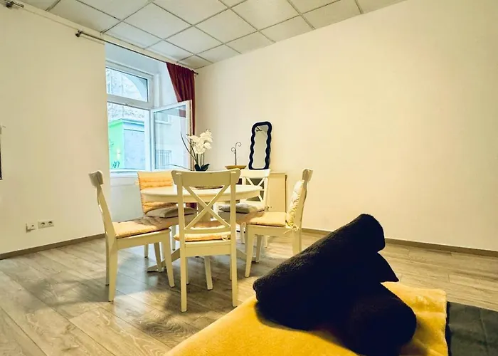 Modern 2br For 5 People With The Center Вена